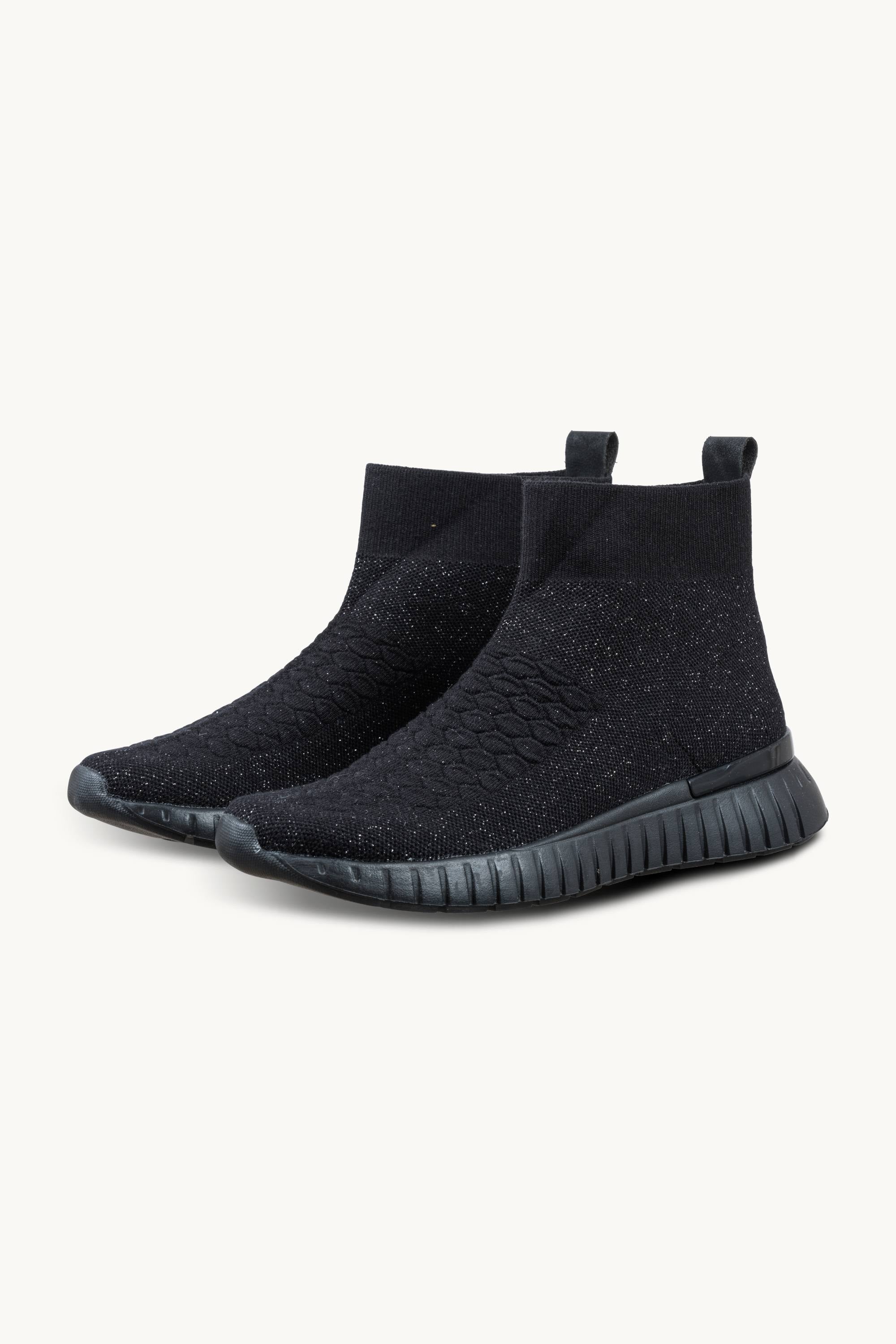 Sporty Sneakers - Black Black